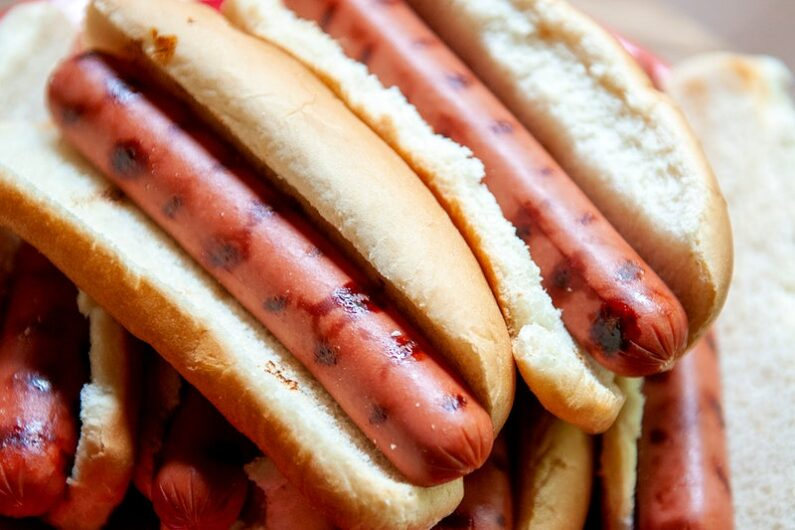 how to cook hot dogs in the oven